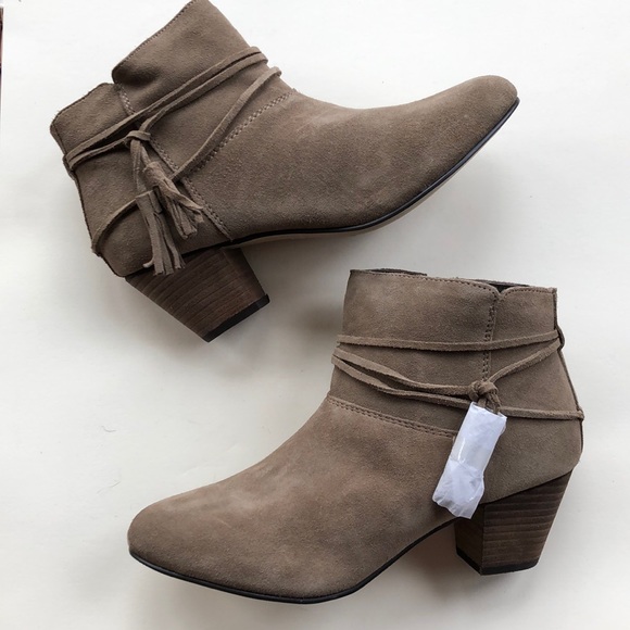 NIB Fun Tan Chelsea Crew Leather Booties 8 - Picture 2 of 5